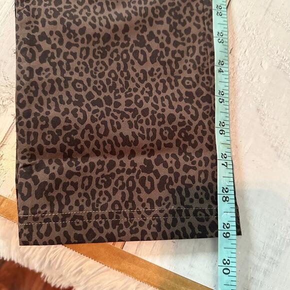 Anatomie Travel  Kate Cargo Baby Cheetah Printed Khaki Pants Size Medium - Picture 11 of 11